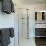 Villa-monti Luxury With Private Pool, Fully Air Conditioned Bedrooms, 5 Star Superhosts! Villa Menton
