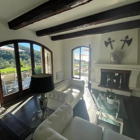 Monti Luxury With Pool Sleeps 6 * 멍똥