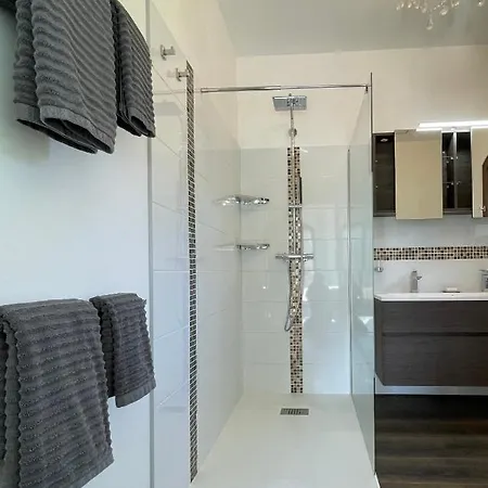 Monti Luxury With Pool Sleeps 6 빌라 멍똥