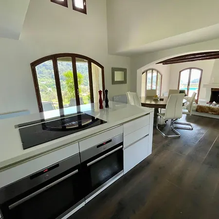 Villa-monti Luxury With Private Pool, Fully Air Conditioned Bedrooms, 5 Star Superhosts! Menton