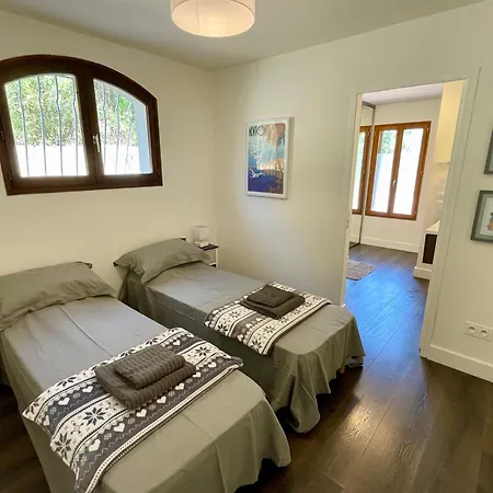 Villa-monti Luxury With Private Pool, Fully Air Conditioned Bedrooms, 5 Star Superhosts! Villa *