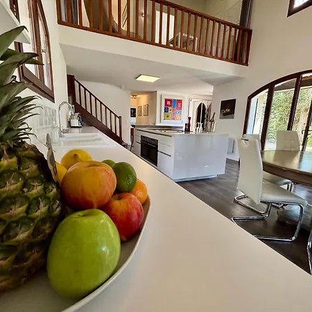 Villa-monti Luxury With Private Pool, Fully Air Conditioned Bedrooms, 5 Star Superhosts!
